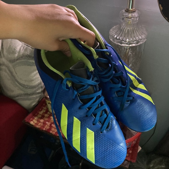 Woman’s Adidas Soccer Cleats - Picture 1 of 4